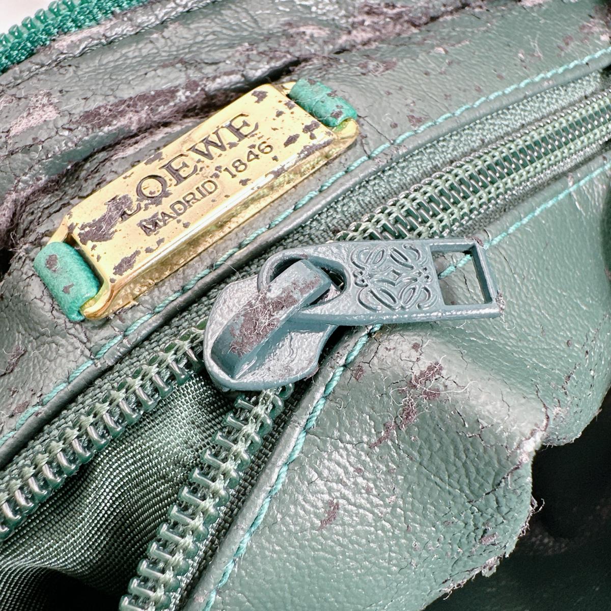 ロエベ LOEWE ショルダーバッグ
 ワンショルダー アナグラム レザー 1846 グリーン 【SS】
 【中古】