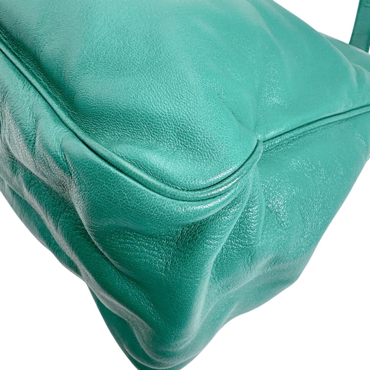 ロエベ LOEWE ショルダーバッグ
 ワンショルダー アナグラム レザー 1846 グリーン 【SS】
 【中古】