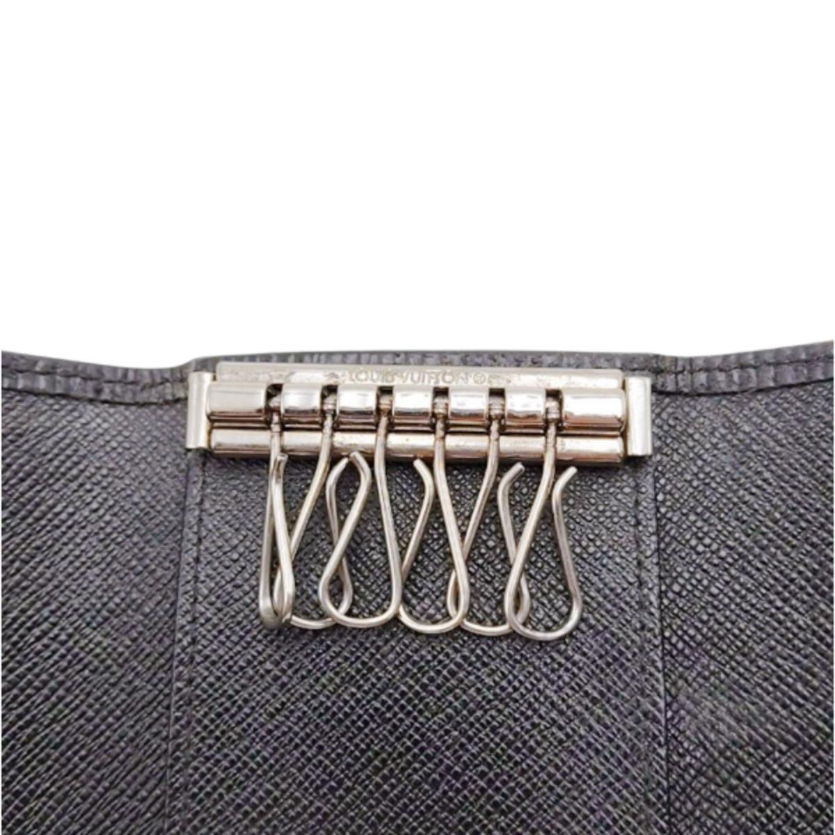 ルイヴィトン LOUIS VUITTON キーケース
 キーケース エピ ミュルティクレ6 エピレザー M63812 ノワール LV
 【SS】
 【中古】