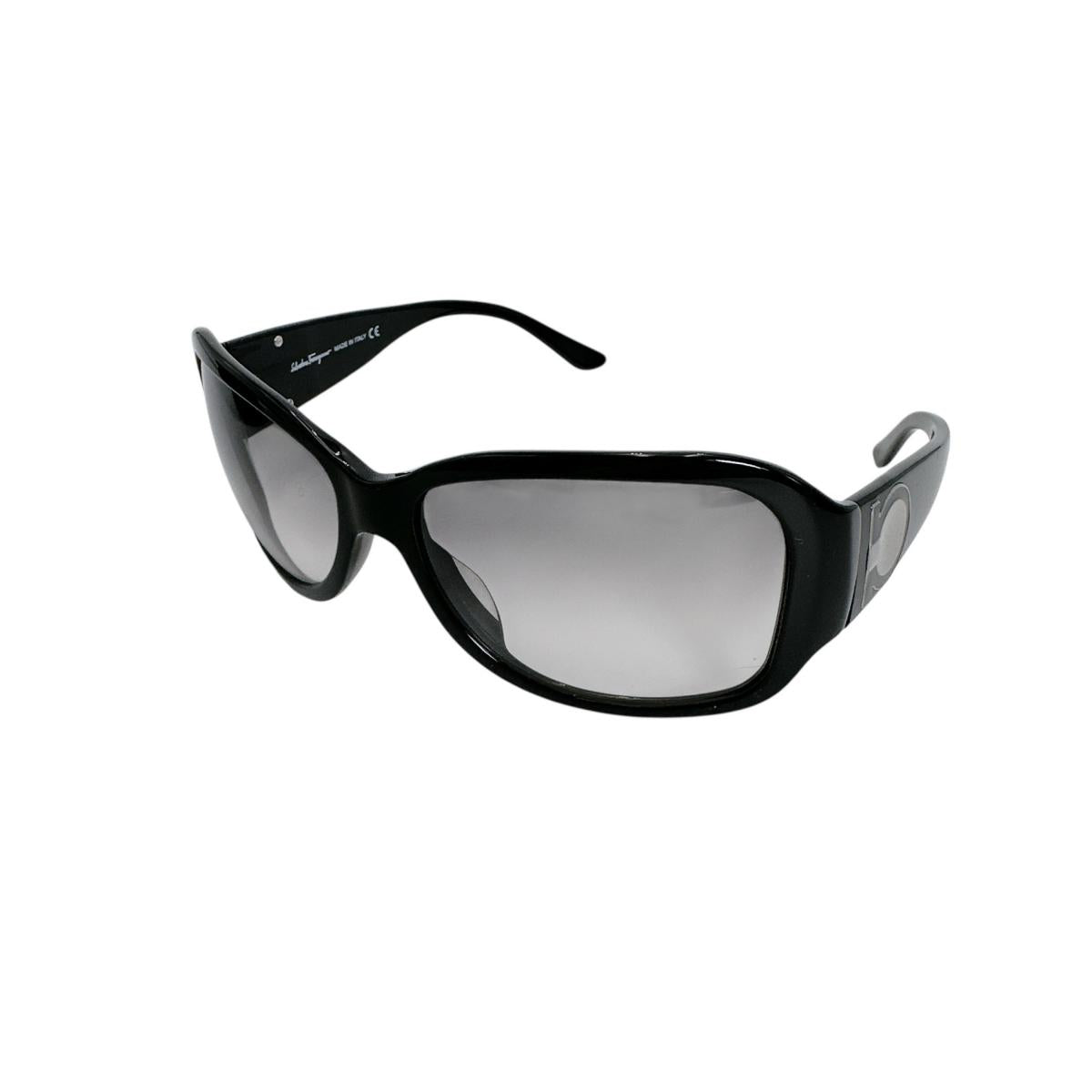 サルヴァトーレフェラガモ Salvatore Ferragamo サングラス
 サングラス 63□16 130 2105 101/11 プラスチック ブラック 【SS】
 【中古】