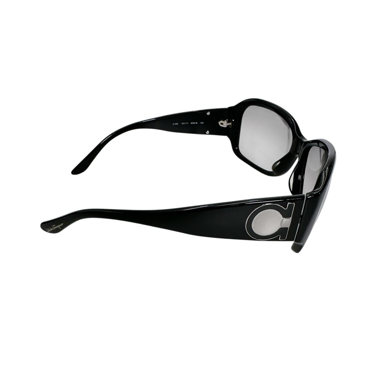 サルヴァトーレフェラガモ Salvatore Ferragamo サングラス
 サングラス 63□16 130 2105 101/11 プラスチック ブラック 【SS】
 【中古】