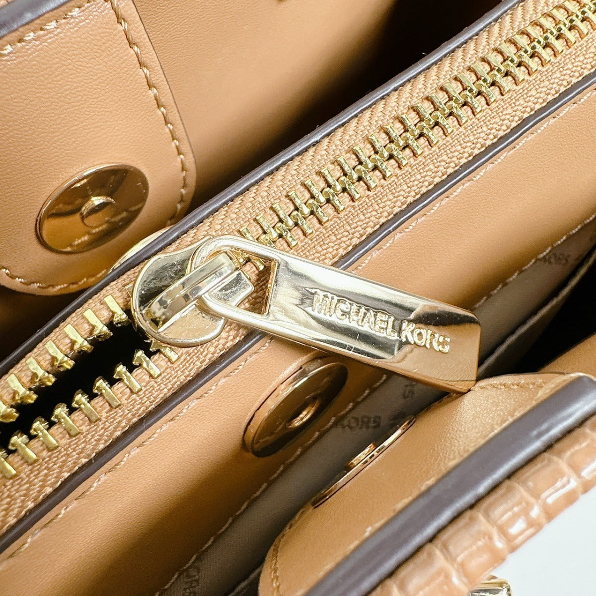 マイケルコース Michael Kors ハンドバッグ
 2WAYバッグ ショルダーバッグ ポリウレタン ブラウン 【SS】
 【中古】