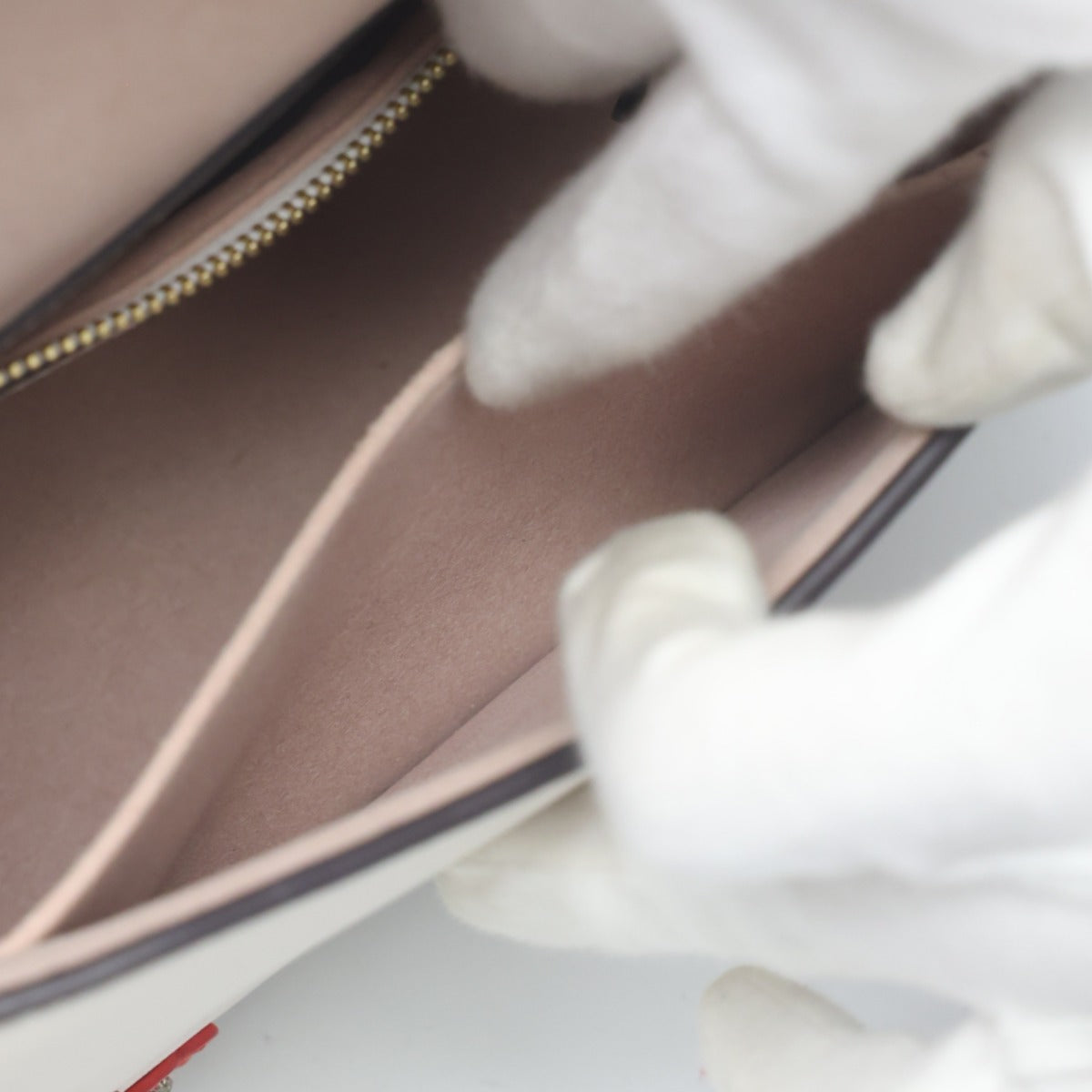 ケイトスペード Kate Spade ハンドバッグ
 ミニバッグ ケイティ ハート エンベリッシュ スモール トップ レザー ホワイト 【SS】
 【中古】