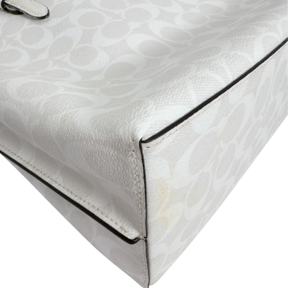 コーチ COACH トートバッグ
 コーテッドキャンバス シグネチャー モリー PVC B2241 ホワイト 【SS】
 【中古】