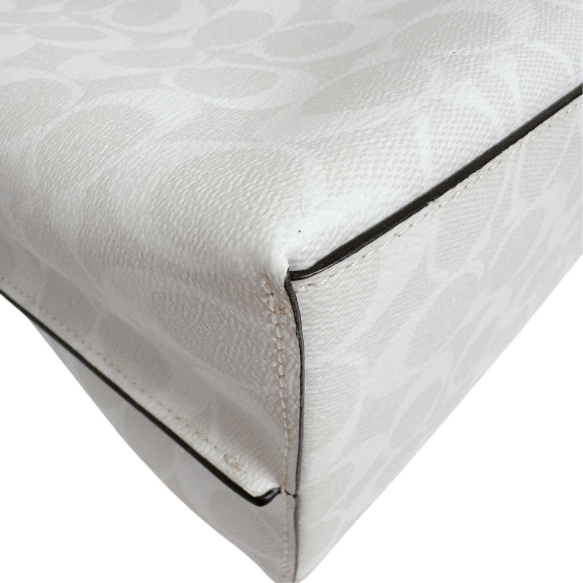 コーチ COACH トートバッグ
 コーテッドキャンバス シグネチャー モリー PVC B2241 ホワイト 【SS】
 【中古】