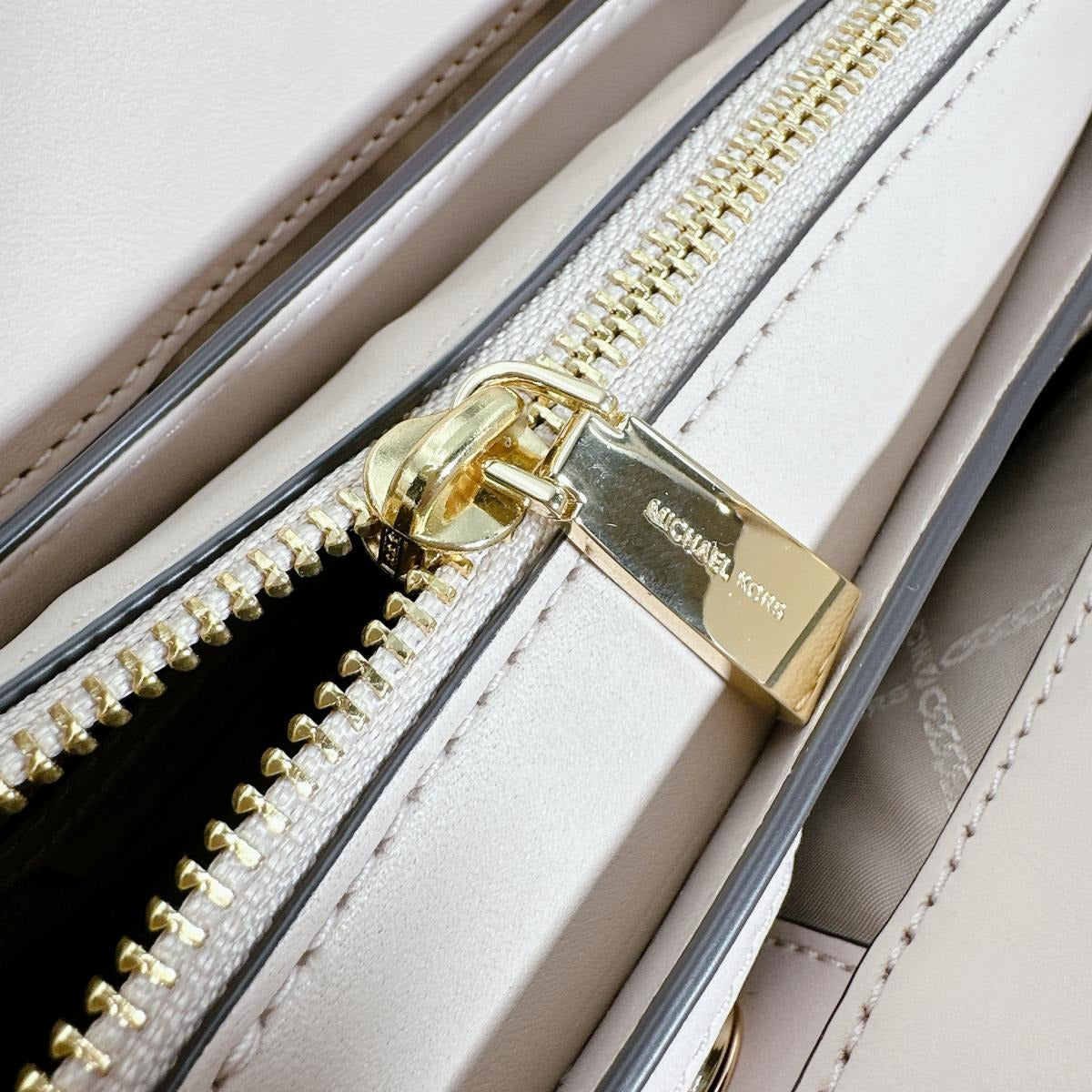 マイケルコース Michael Kors ハンドバッグ
 2WAYバッグ ショルダーバッグ レザー 30F1GUSS2L ピンク 【SS】
 【中古】