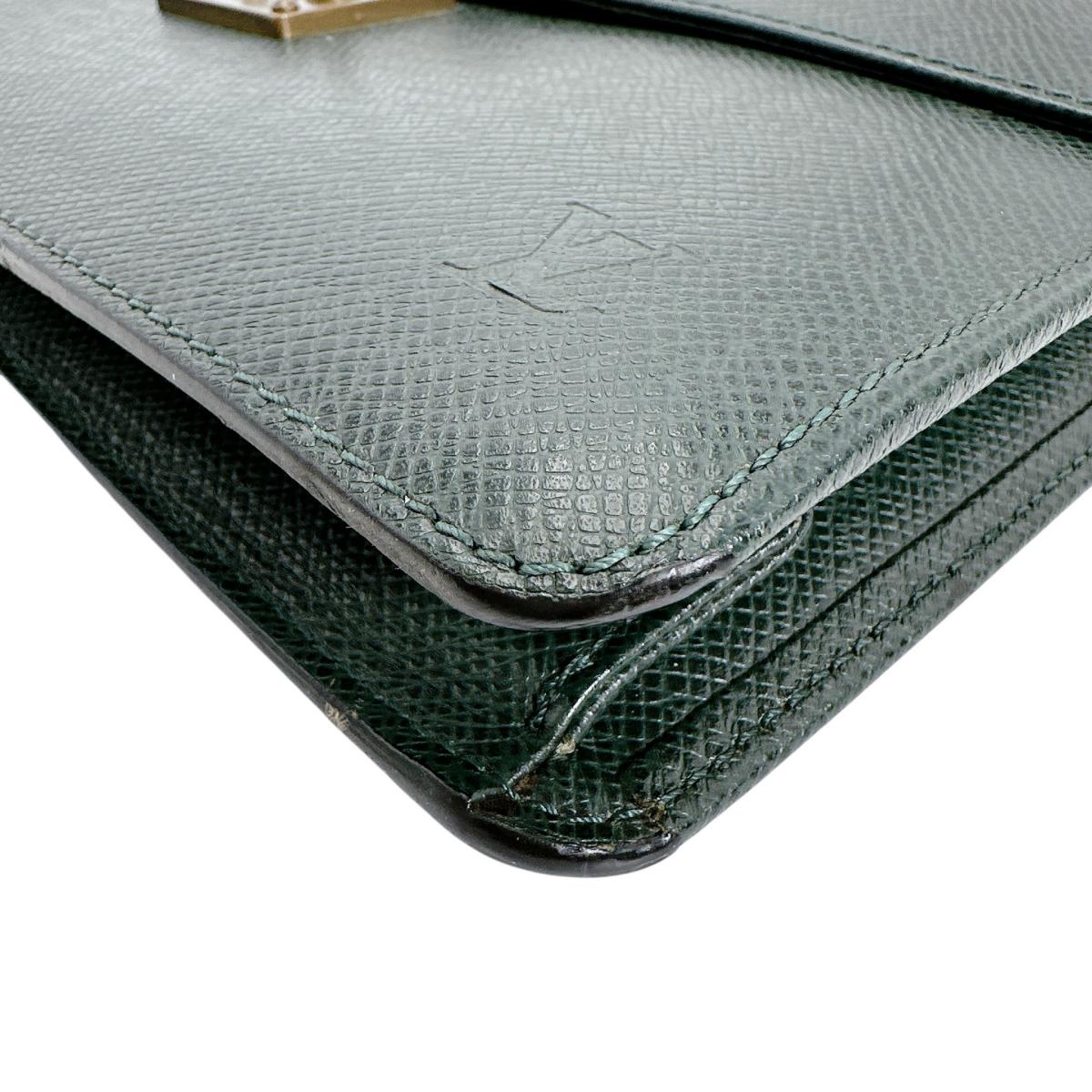 ルイヴィトン LOUIS VUITTON セカンドバッグ
 セカンドバッグ タイガ エピセア ポシェットクラド タイガ M30194 グリーン LV
 【SS】
 【中古】