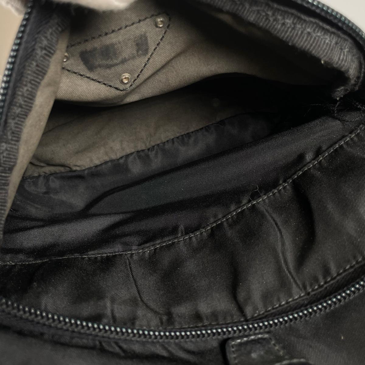 プラダ PRADA リュック・デイパック
 ナイロン バックパック リュック ナイロン B4650F ブラック 【SS】
 【中古】