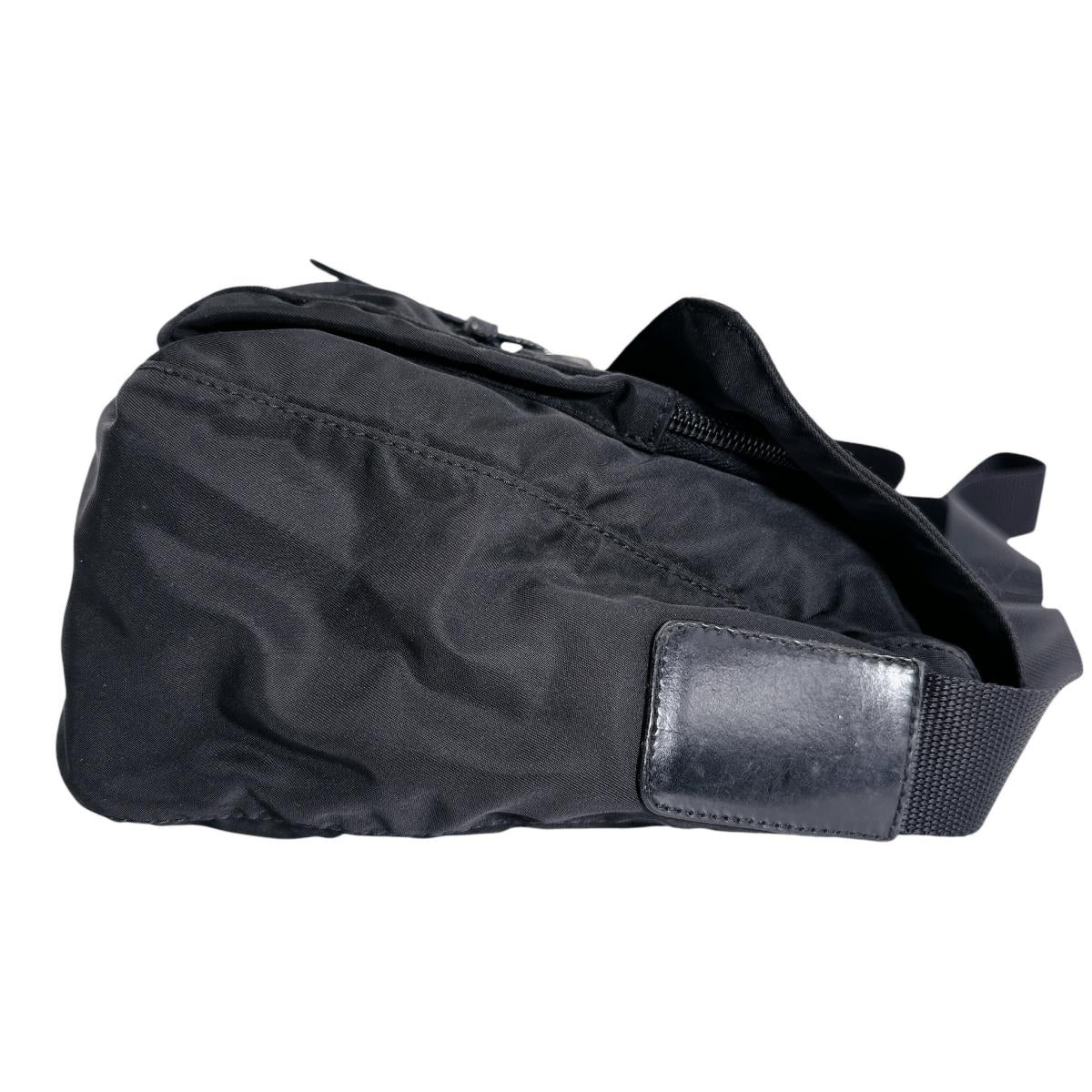 プラダ PRADA ショルダーバッグ
 クロスボディバック Re-Nylon 三角ロゴ ナイロン ブラック 【SS】
 【中古】