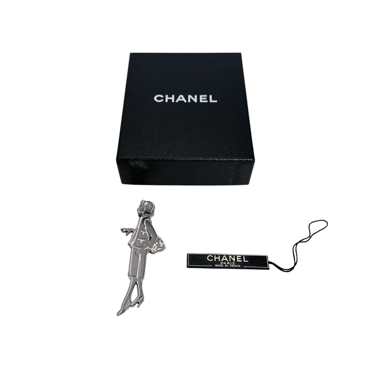 シャネル CHANEL ブローチ
 ブローチプレート ピン式 ペンダント メタル A22114 シルバー 【SS】
 【中古】