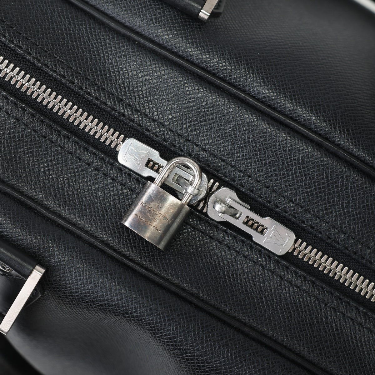 ルイヴィトン LOUIS VUITTON ボストンバッグ
 ショルダーバッグ タイガ ケンダルPM タイガ M30122 ブラック LV
 【SS】
 【中古】