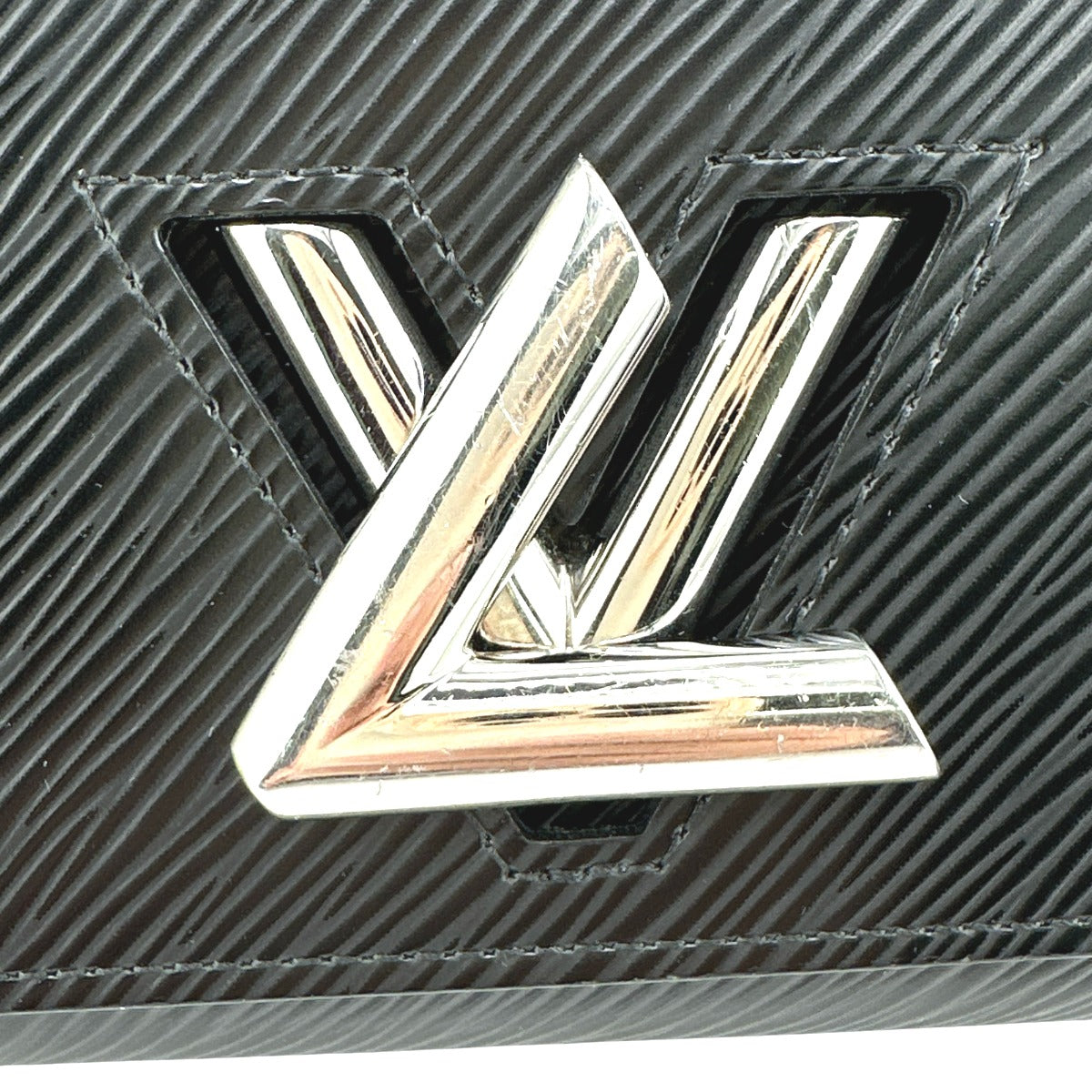 ルイヴィトン LOUIS VUITTON 長財布
 ファスナー付き小銭入れ エピ ポルトフォイユ・ツイスト エピレザー M68309 ノワール LV
 【SS】
 【中古】
