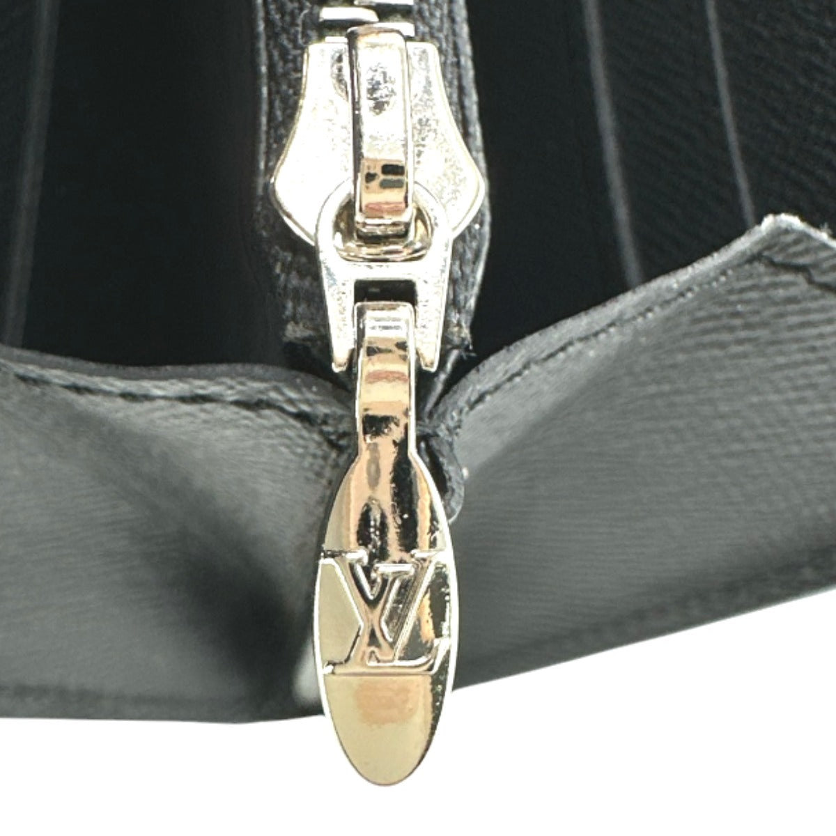 ルイヴィトン LOUIS VUITTON 長財布
 ファスナー付き小銭入れ エピ ポルトフォイユ・ツイスト エピレザー M68309 ノワール LV
 【SS】
 【中古】