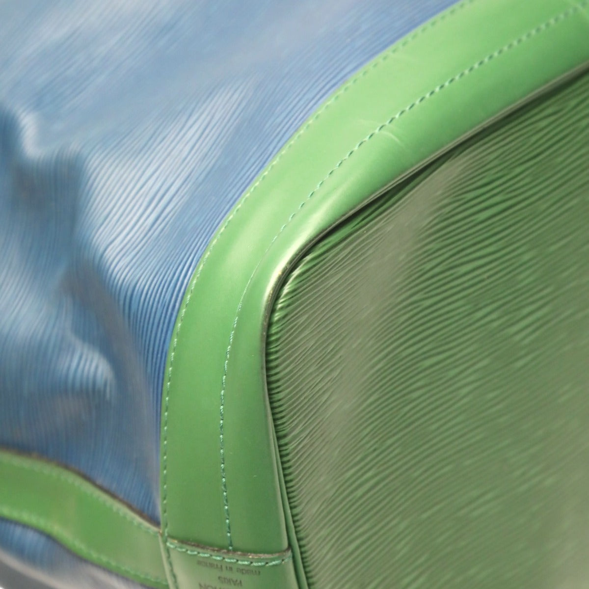 ルイヴィトン LOUIS VUITTON ショルダーバッグ
 巾着型 エピ ノエ エピレザー M44044 ブルー×グリーン LV
 【SS】
 【中古】