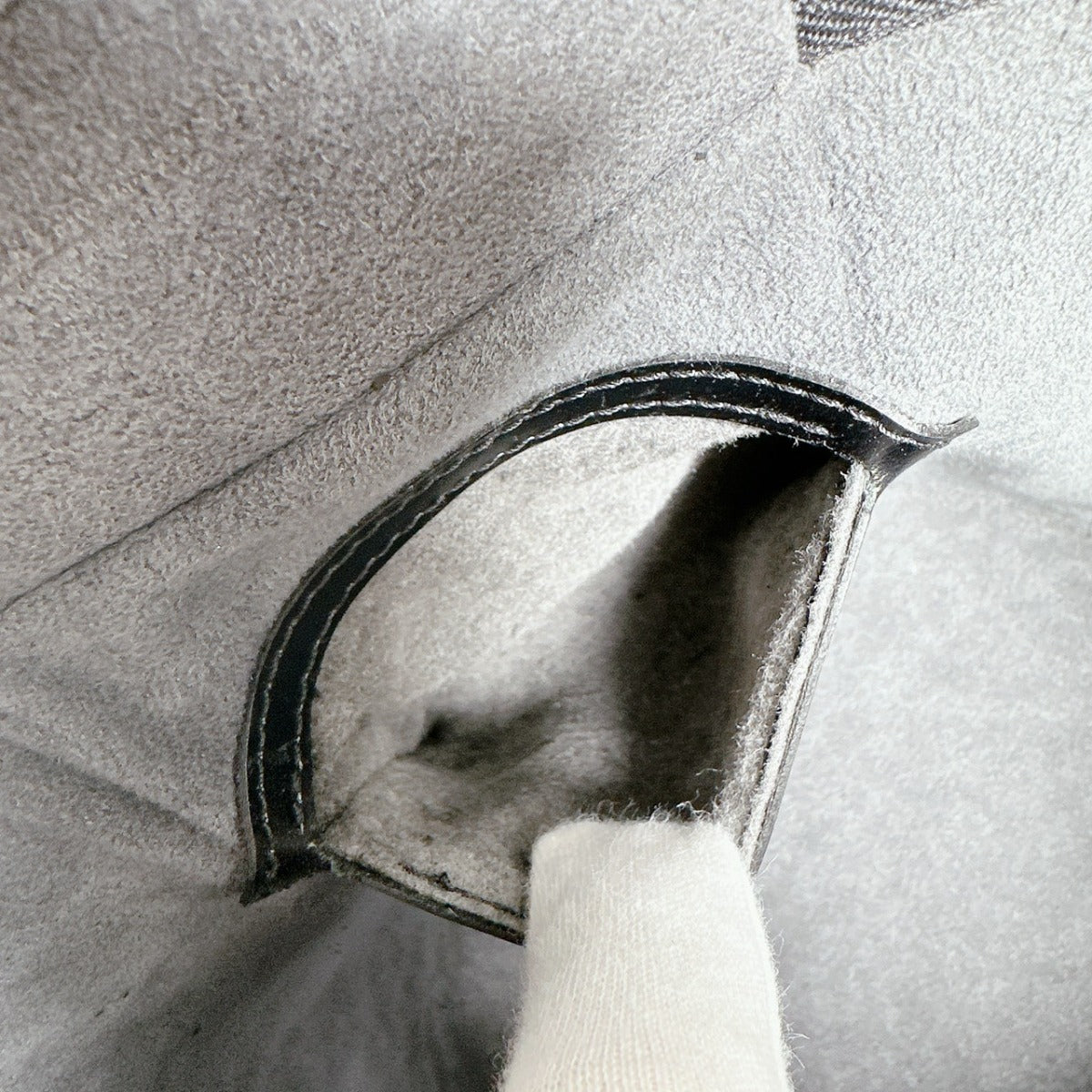 ルイヴィトン LOUIS VUITTON ハンドバッグ
 ハンドバッグ エピ カンヌ エピレザー M48032 ブラック LV
 【SS】
 【中古】