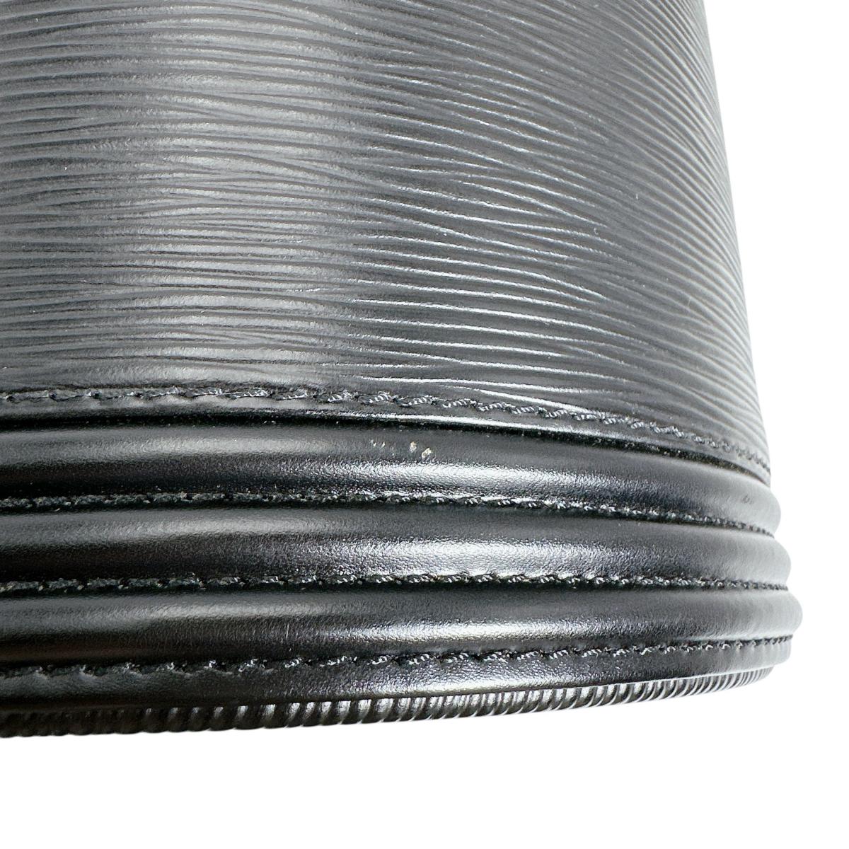 ルイヴィトン LOUIS VUITTON ハンドバッグ
 ハンドバッグ エピ カンヌ エピレザー M48032 ブラック LV
 【SS】
 【中古】