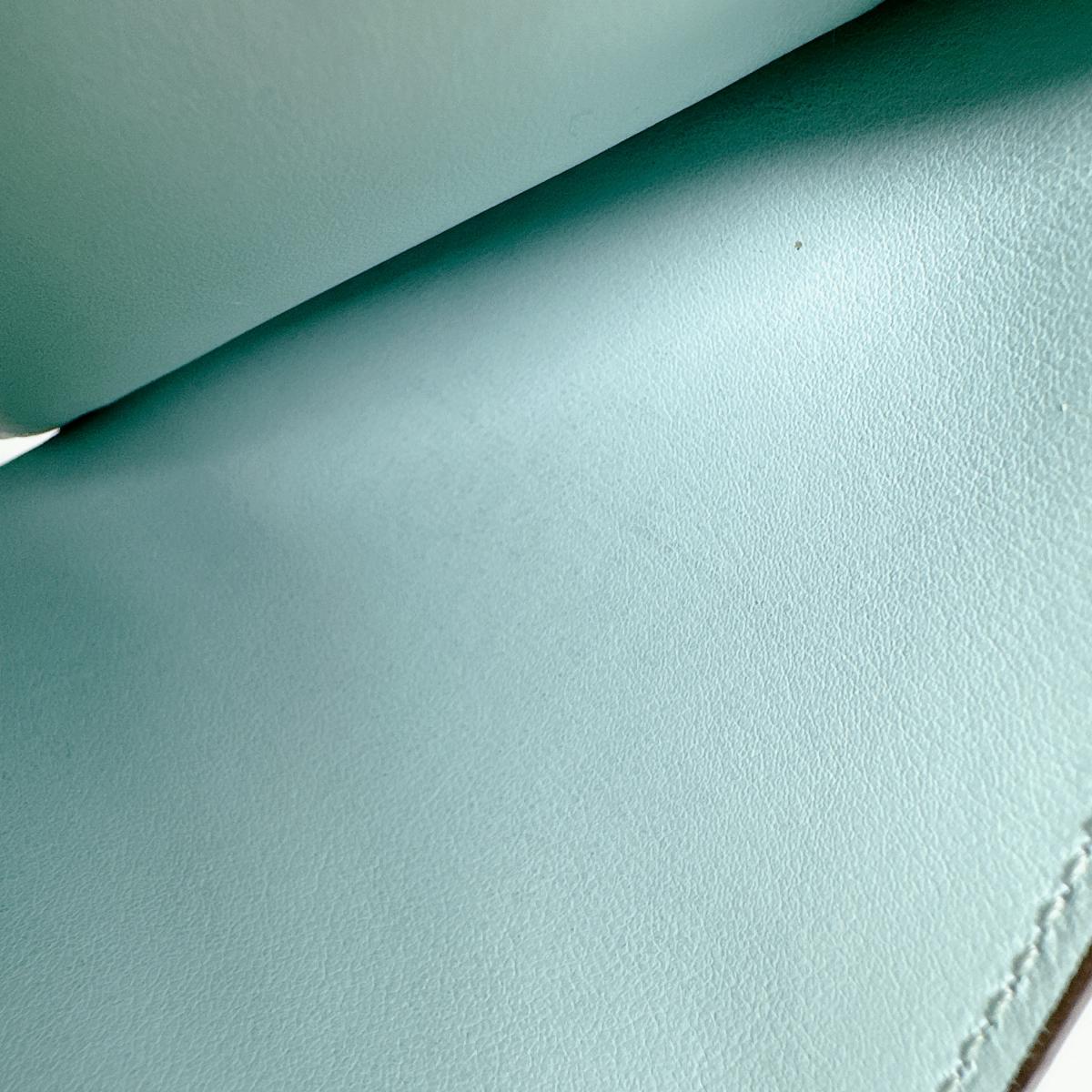 ルイヴィトン LOUIS VUITTON 二つ折り財布
 二つ折り財布 トリヨンレザー ヴェルティカルウォレットコンパクト レザー M82198 ベージュ LV
 【SS】
 【中古】