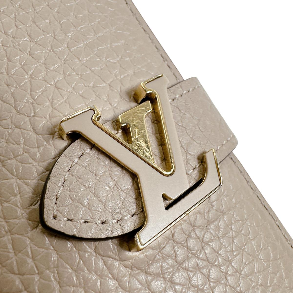 ルイヴィトン LOUIS VUITTON 二つ折り財布
 二つ折り財布 トリヨンレザー ヴェルティカルウォレットコンパクト レザー M82198 ベージュ LV
 【SS】
 【中古】