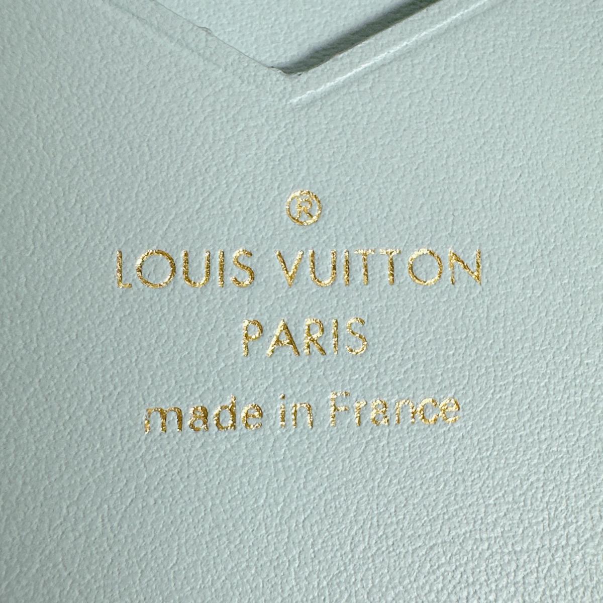 ルイヴィトン LOUIS VUITTON 二つ折り財布
 二つ折り財布 トリヨンレザー ヴェルティカルウォレットコンパクト レザー M82198 ベージュ LV
 【SS】
 【中古】