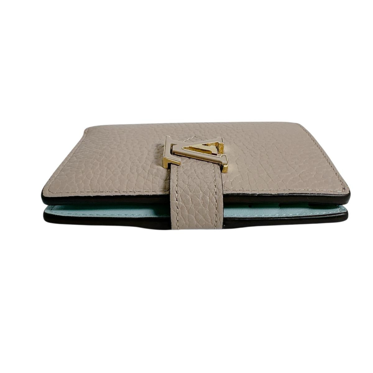 ルイヴィトン LOUIS VUITTON 二つ折り財布
 二つ折り財布 トリヨンレザー ヴェルティカルウォレットコンパクト レザー M82198 ベージュ LV
 【SS】
 【中古】