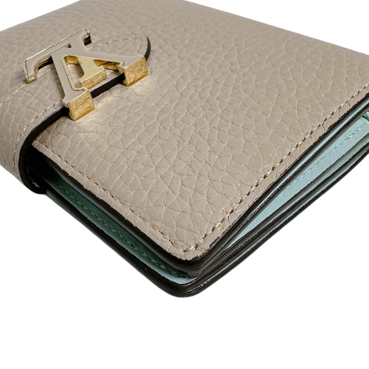 ルイヴィトン LOUIS VUITTON 二つ折り財布
 二つ折り財布 トリヨンレザー ヴェルティカルウォレットコンパクト レザー M82198 ベージュ LV
 【SS】
 【中古】