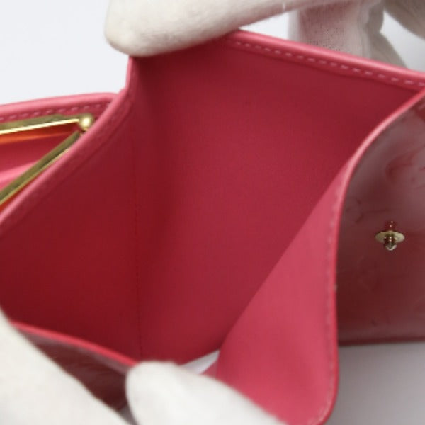 ルイヴィトン LOUIS VUITTON 二つ折り財布
 ポルト モネ・ビエ ヴィエノワ ヴェルニ がま口財布 カード用ポケット付 モノグラムヴェルニ M9141F フランボワーズ LV
 【SS】
 【中古】