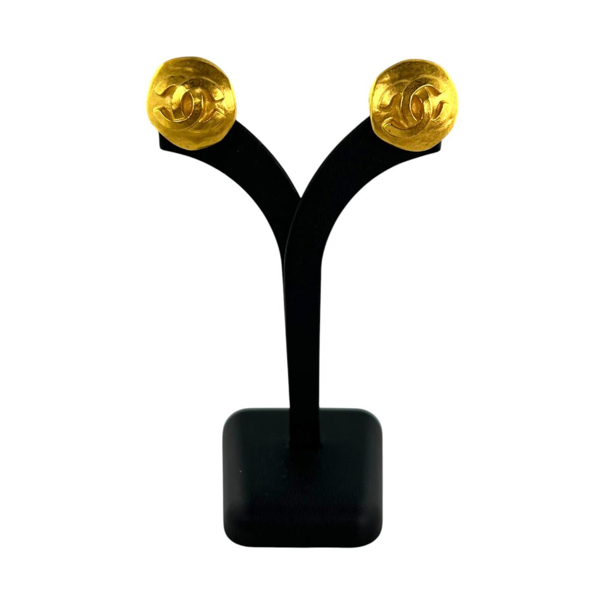 シャネル CHANEL イヤリング
 ラウンドイヤリング ターンロック ココマーク GP ゴールド 【SS】
 【中古】