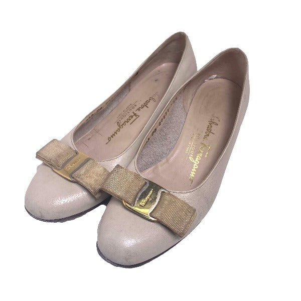 Salvatore Ferragamo Pumps
 Low heel pumps 51/2 C calf ivory [SS]
 【second hand】 