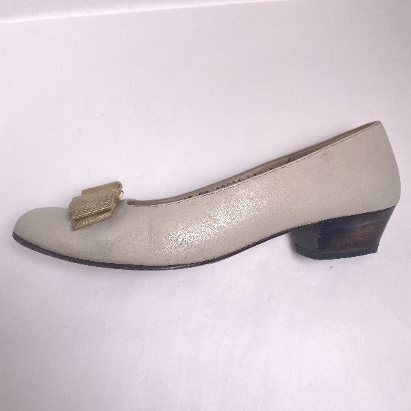 Salvatore Ferragamo Pumps
 Low heel pumps 51/2 C calf ivory [SS]
 【second hand】 