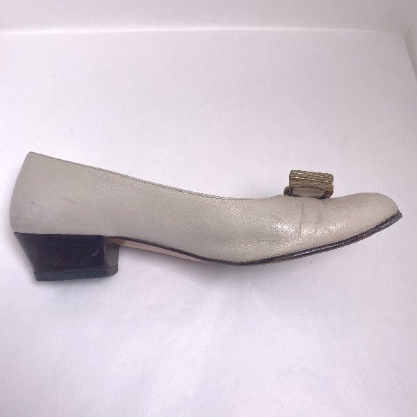 Salvatore Ferragamo Pumps
 Low heel pumps 51/2 C calf ivory [SS]
 【second hand】 