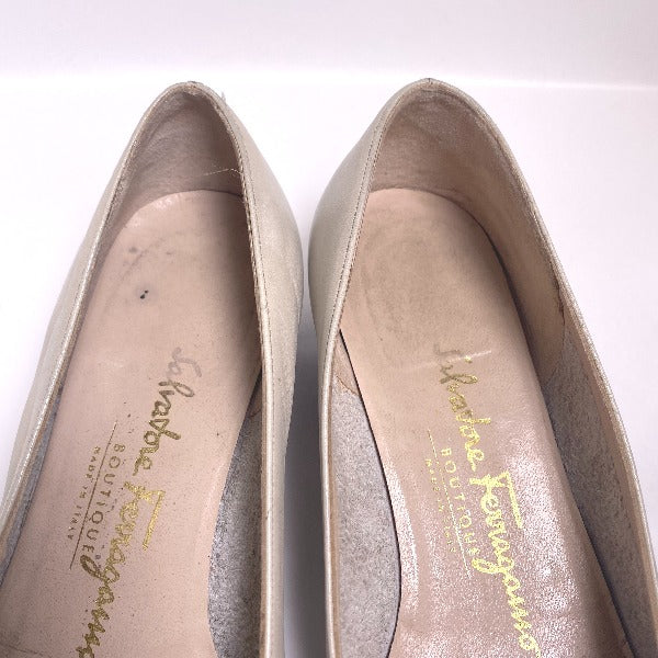 Salvatore Ferragamo Pumps
 Low heel pumps 51/2 C calf ivory [SS]
 【second hand】 