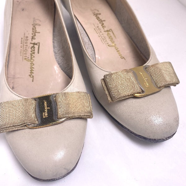 Salvatore Ferragamo Pumps
 Low heel pumps 51/2 C calf ivory [SS]
 【second hand】 