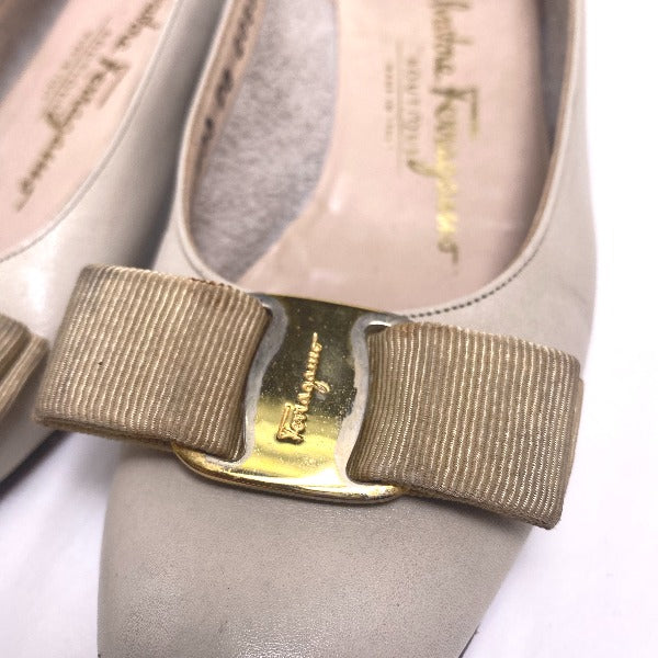 Salvatore Ferragamo Pumps
 Low heel pumps 51/2 C calf ivory [SS]
 【second hand】 