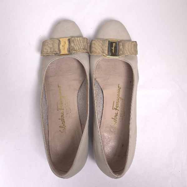 Salvatore Ferragamo Pumps
 Low heel pumps 51/2 C calf ivory [SS]
 【second hand】 