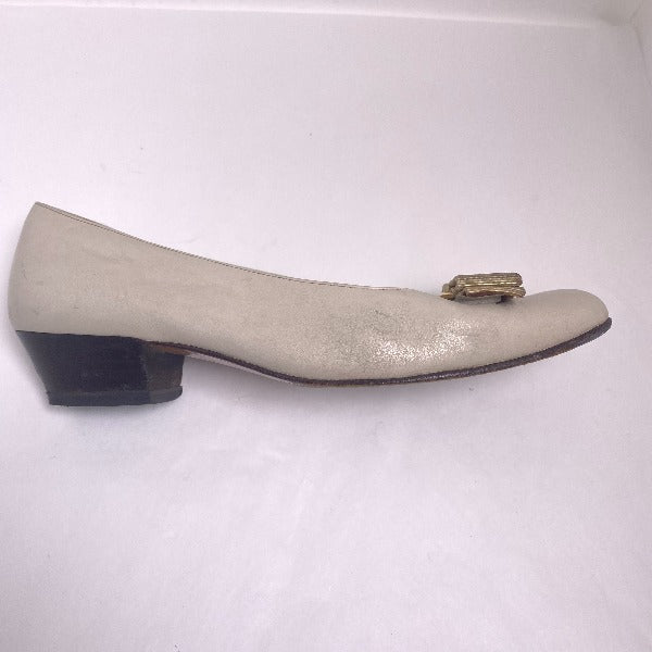 Salvatore Ferragamo Pumps
 Low heel pumps 51/2 C calf ivory [SS]
 【second hand】 