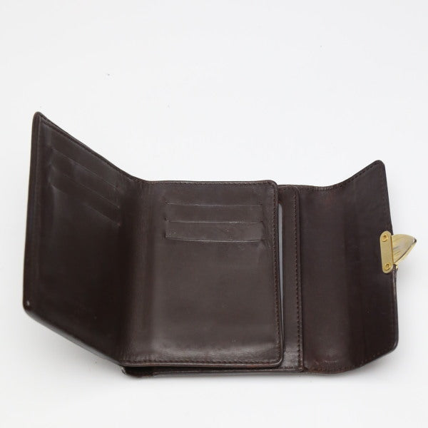 ルイヴィトン LOUIS VUITTON 三つ折り財布
 ポルトフォイユ・コアラ ヴェルニ 小銭入れ付 モノグラムヴェルニ M93520 アマラント LV
 【SS】
 【中古】
