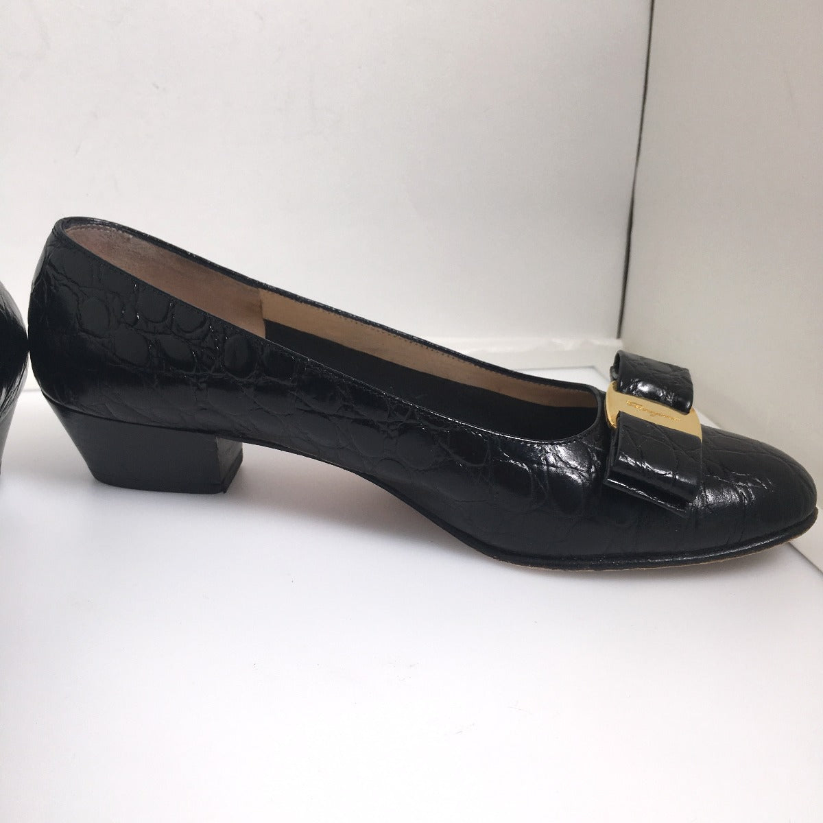 Salvatore Ferragamo Pumps
 Pumps Embossed 51768 Black [SS]
 【second hand】 