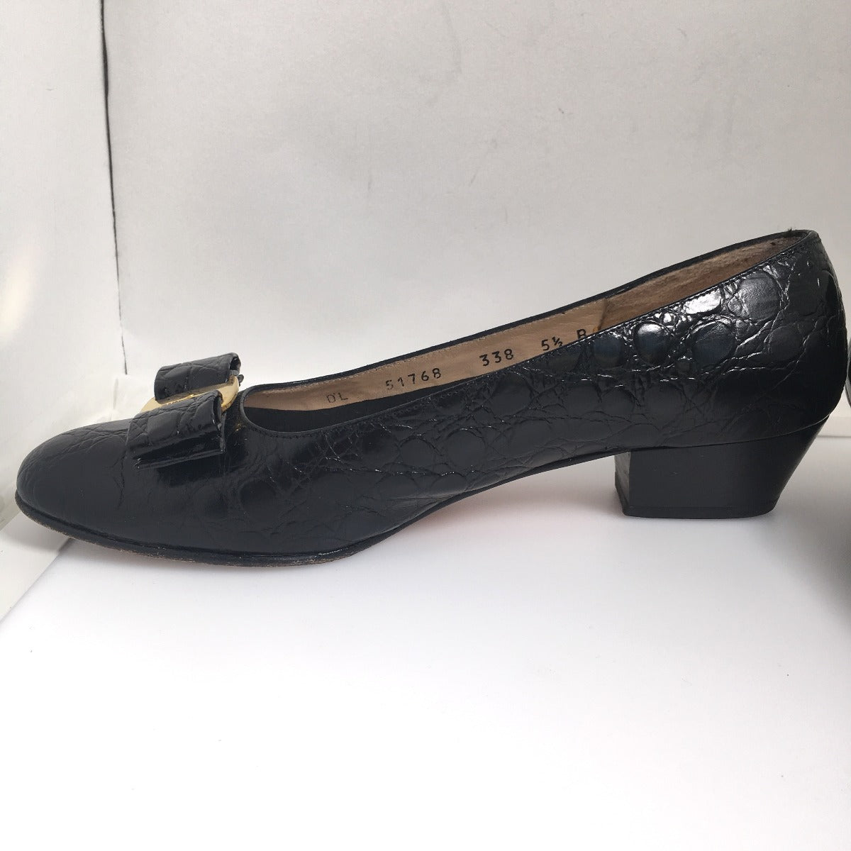 Salvatore Ferragamo Pumps
 Pumps Embossed 51768 Black [SS]
 【second hand】 