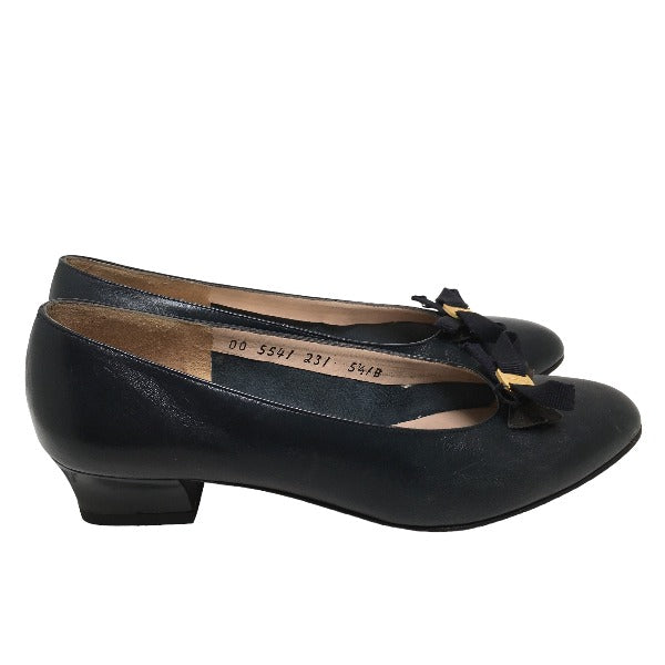 Salvatore Ferragamo Pumps
 Pumps 5 1/2 B Calf Navy [SS]
 【second hand】 