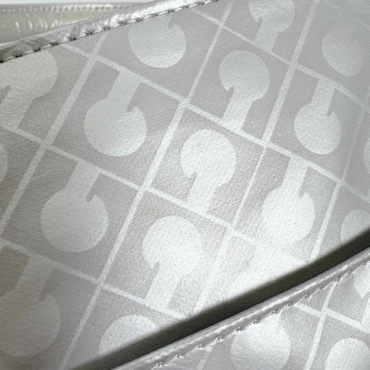 ゲラルディーニ GHERARDINI ハンドバッグ
 ハンドバッグ ソフティ PVC シルバー 【SS】
 【中古】