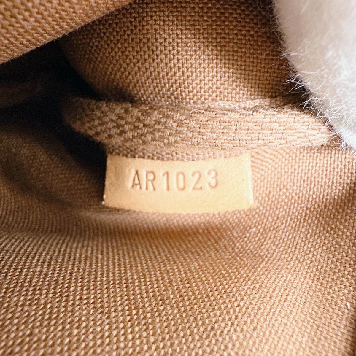 ルイヴィトン LOUIS VUITTON ポーチ
 アクセサリーポーチ モノグラム ポシェットアクセソワール モノグラムキャンバス M51980 ブラウン LV
 【SS】
 【中古】