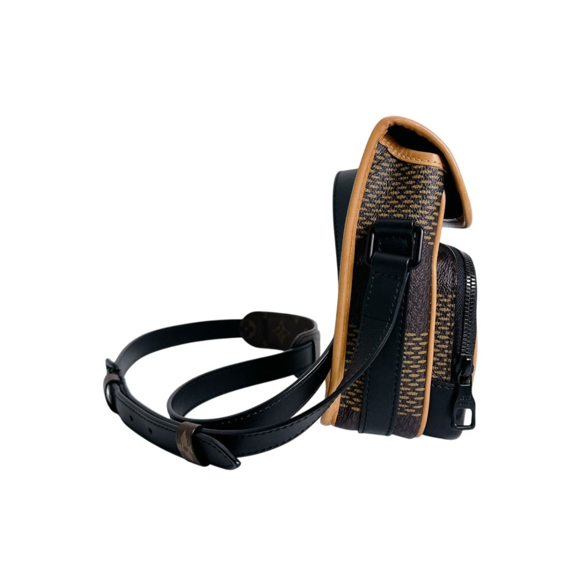 ルイヴィトン LOUIS VUITTON メッセンジャーバッグ
 アマゾンメッセンジャー モノグラム ダミエジャイアント ダミエジェアンキャンバス N40357 ブラウン LV
 【SS】
 【中古】