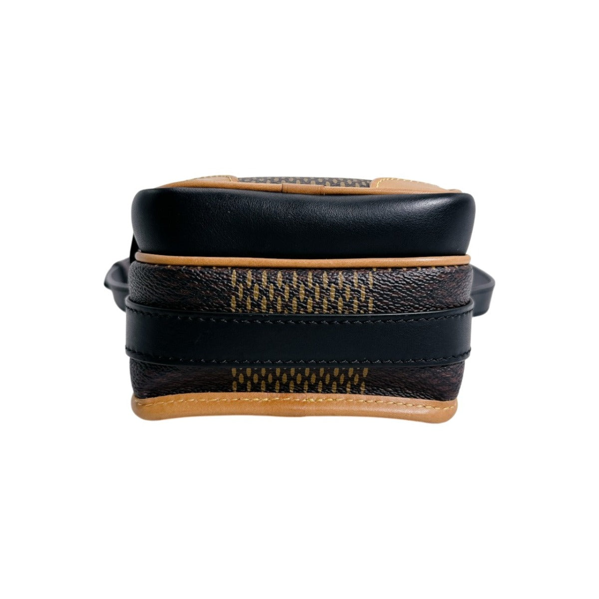 ルイヴィトン LOUIS VUITTON メッセンジャーバッグ
 アマゾンメッセンジャー モノグラム ダミエジャイアント ダミエジェアンキャンバス N40357 ブラウン LV
 【SS】
 【中古】