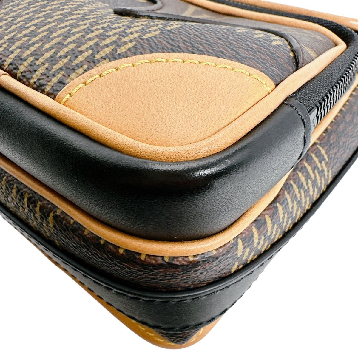 ルイヴィトン LOUIS VUITTON メッセンジャーバッグ
 アマゾンメッセンジャー モノグラム ダミエジャイアント ダミエジェアンキャンバス N40357 ブラウン LV
 【SS】
 【中古】