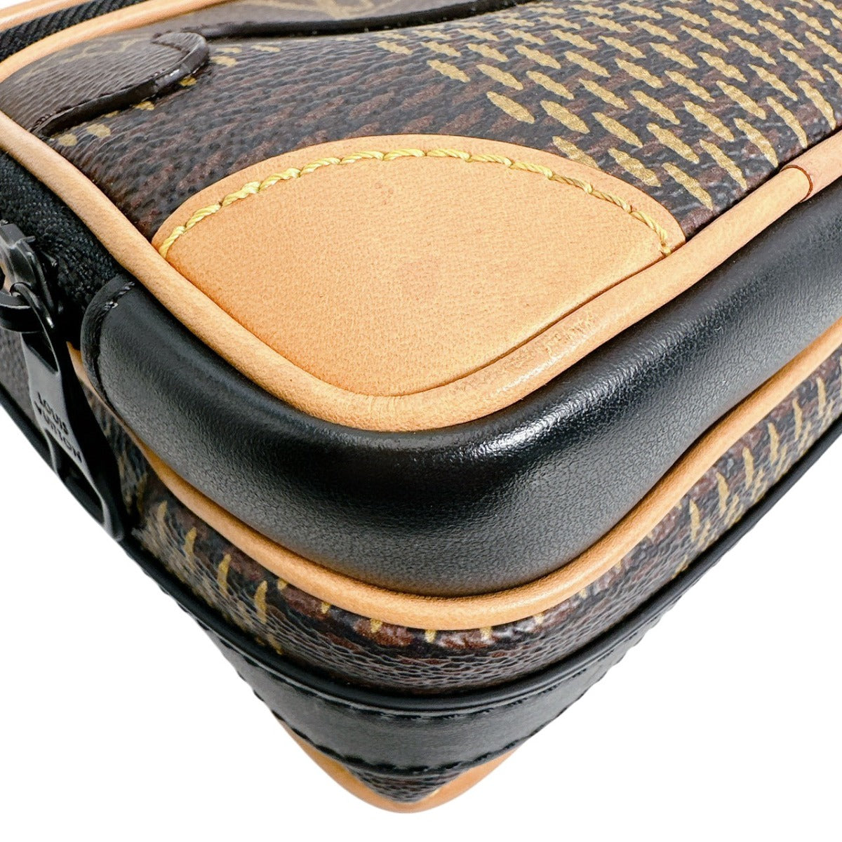 ルイヴィトン LOUIS VUITTON メッセンジャーバッグ
 アマゾンメッセンジャー モノグラム ダミエジャイアント ダミエジェアンキャンバス N40357 ブラウン LV
 【SS】
 【中古】