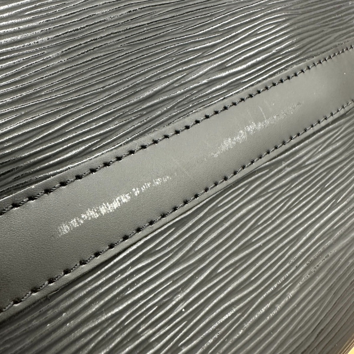 ルイヴィトン LOUIS VUITTON ハンドバッグ
 ミニボストン エピ スピーディ30 エピレザー M59022 ブラック LV
 【SS】
 【中古】