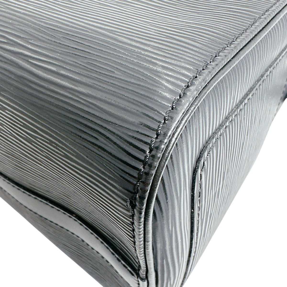 ルイヴィトン LOUIS VUITTON ハンドバッグ
 ミニボストン エピ スピーディ30 エピレザー M59022 ブラック LV
 【SS】
 【中古】