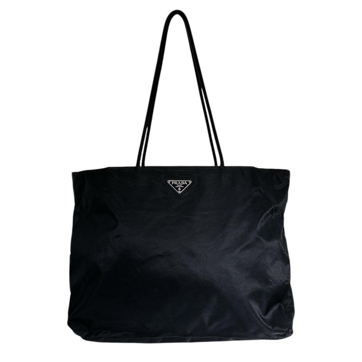 プラダ PRADA トートバッグ
 軽量 トライアングルロゴ A4対応 ナイロン ブラック 【SS】
 【中古】