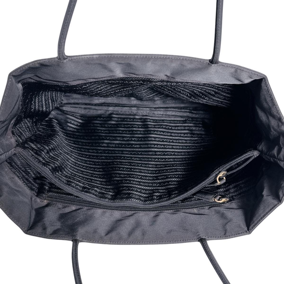 プラダ PRADA トートバッグ
 軽量 トライアングルロゴ A4対応 ナイロン ブラック 【SS】
 【中古】