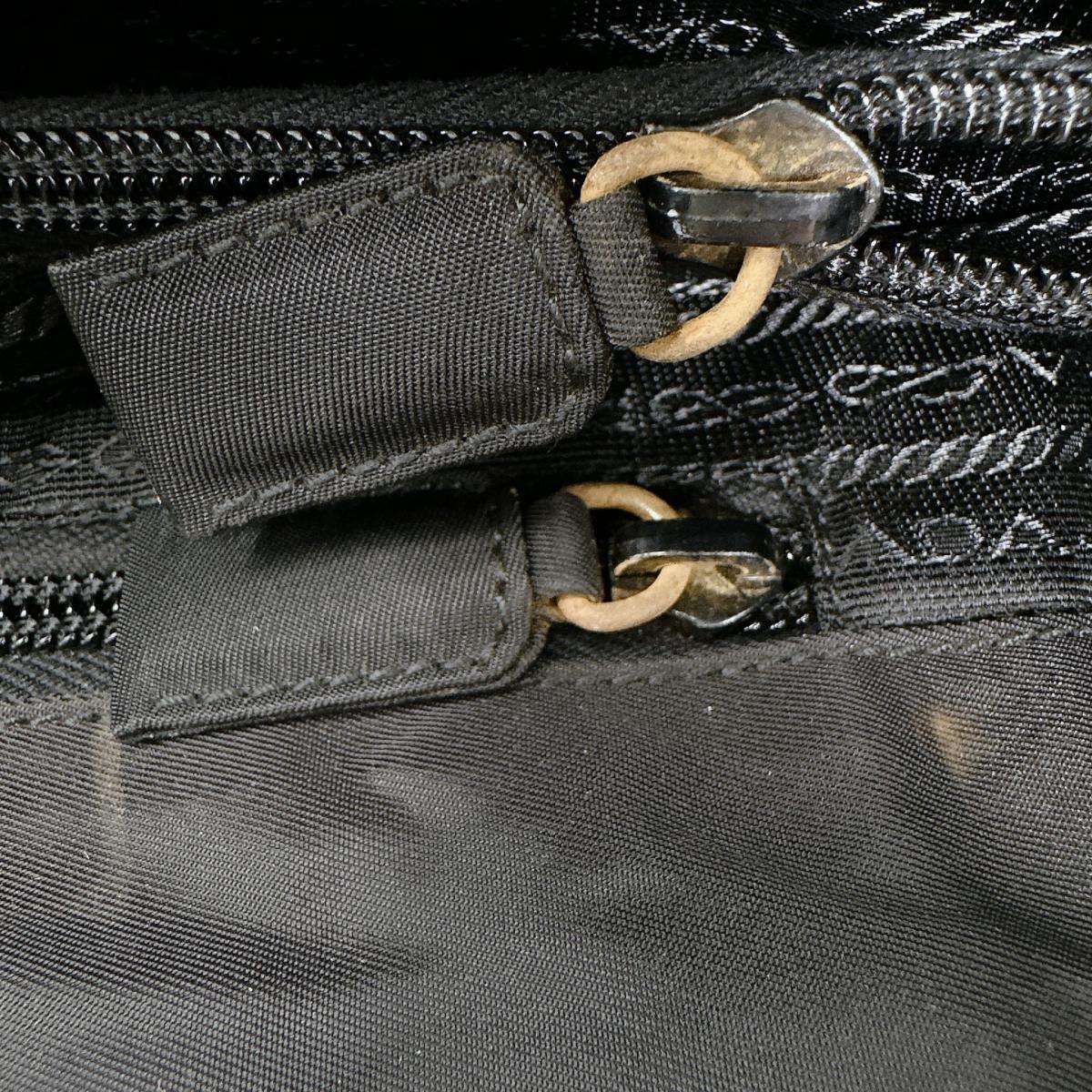 プラダ PRADA トートバッグ
 軽量 トライアングルロゴ A4対応 ナイロン ブラック 【SS】
 【中古】